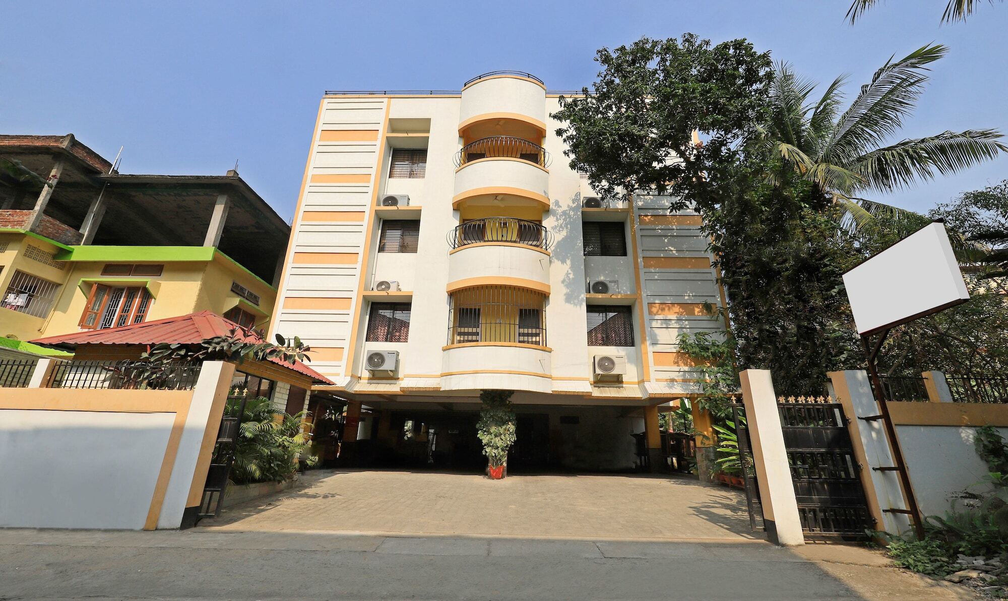 Treebo Umal Homestay Ganeshguri Guwahati Bagian luar foto